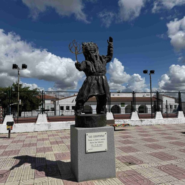 Escultura a las Carantoñas
